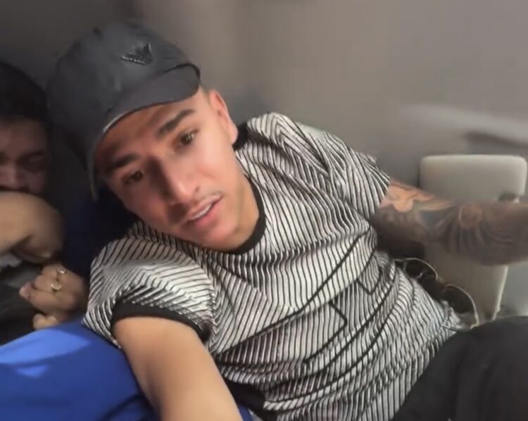 Homens tentam gravar “cavalo de pau” para redes sociais e carro capota