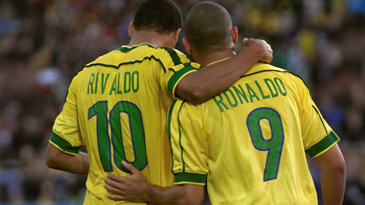 Expressões de Ronaldo e Rivaldo em treino da Seleção viralizam nas redes