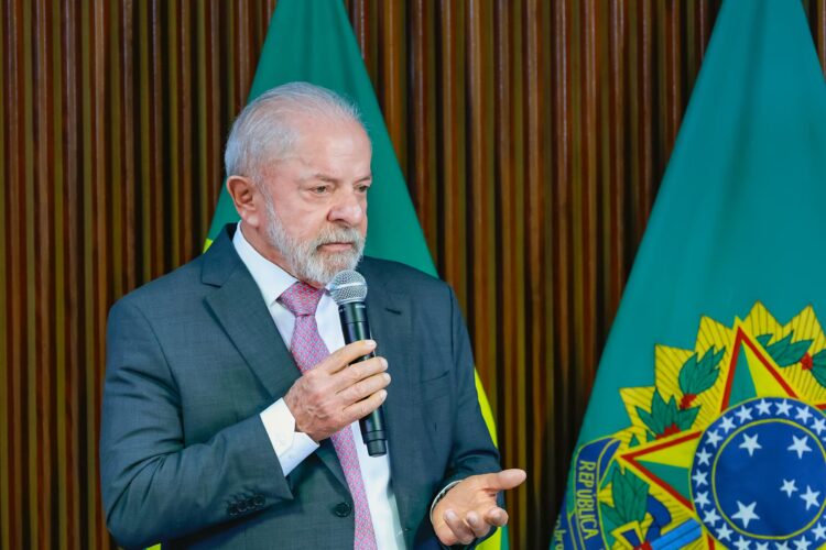 Lula manda recado a Donald Trump: “Este país é nosso e ninguém vai meter o bedelho aqui”