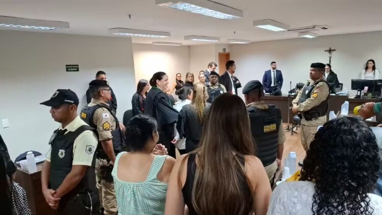 Justiça absolve mãe que matou e cortou pênis de abusador da filha de 11 anos