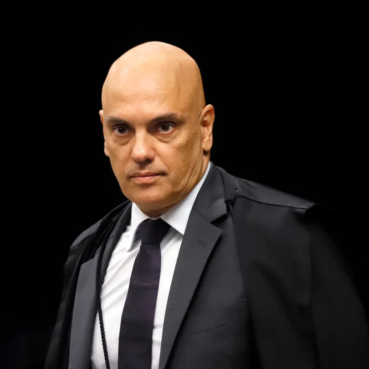 Moraes apagou mensagens a Vorcaro, mas condenou Débora pelo mesmo motivo