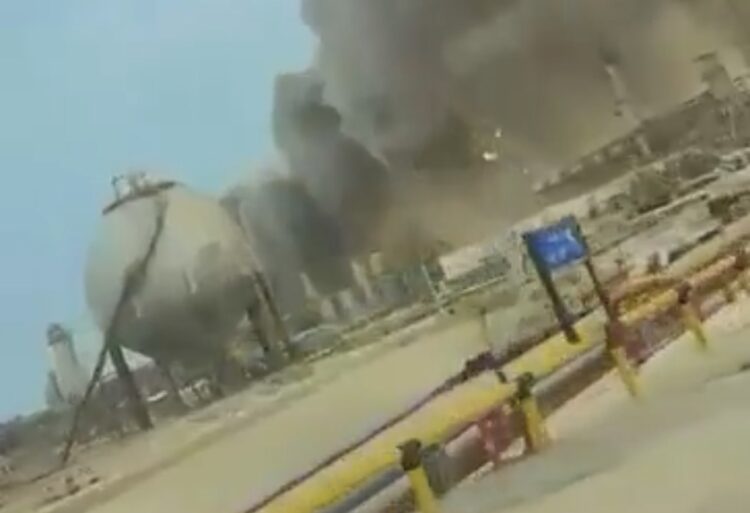 At4que a refinaria eleva tensão internacional e amplia o temor sobre impacto econômico