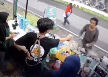 Jovens tentam ajudar morador de rua e acabam sendo atacados