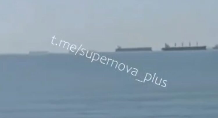 Fila de navios no Estreito de Ormuz acende alerta para impacto global no petróleo