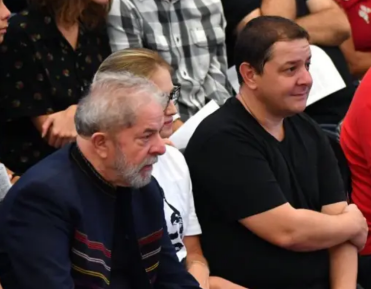 Quebra de sigilo aponta que Lula e Okamotto transferiram R$ 873 mil para Lulinha