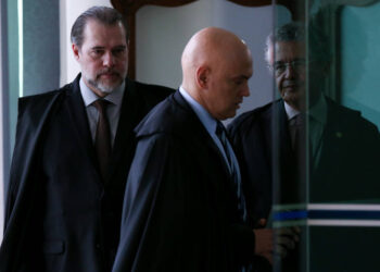 Senador reúne assinaturas para pedir CPI que investigue Moraes e Toffoli no caso Banco Master