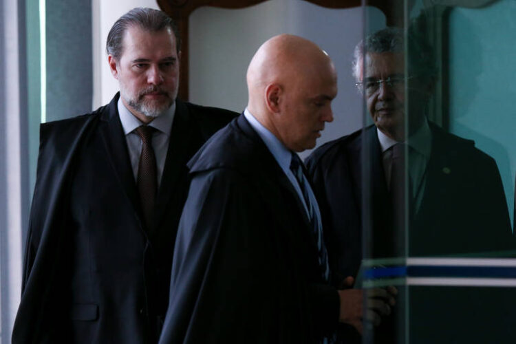 Senador reúne assinaturas para pedir CPI que investigue Moraes e Toffoli no caso Banco Master