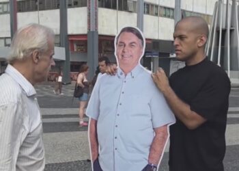 Idoso diz que Bolsonaro “não deveria ter sido preso, mas enforcado” durante discussão em gravação