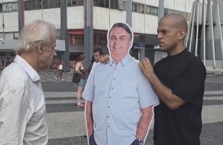 Idoso diz que Bolsonaro “não deveria ter sido preso, mas enforcado” durante discussão em gravação