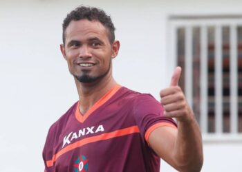 Foragido, goleiro Bruno tem cartaz de procurado divulgado pela polícia