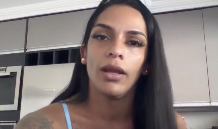 Mulher trans reage com ironia a suposta convocação do Exército: “Tenho cara de Liga da Justiça?”