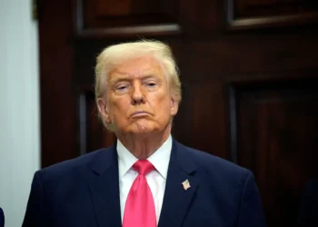 Trump diz que Irã está “totalmente derrotado” e afirma que não aceitará acordo