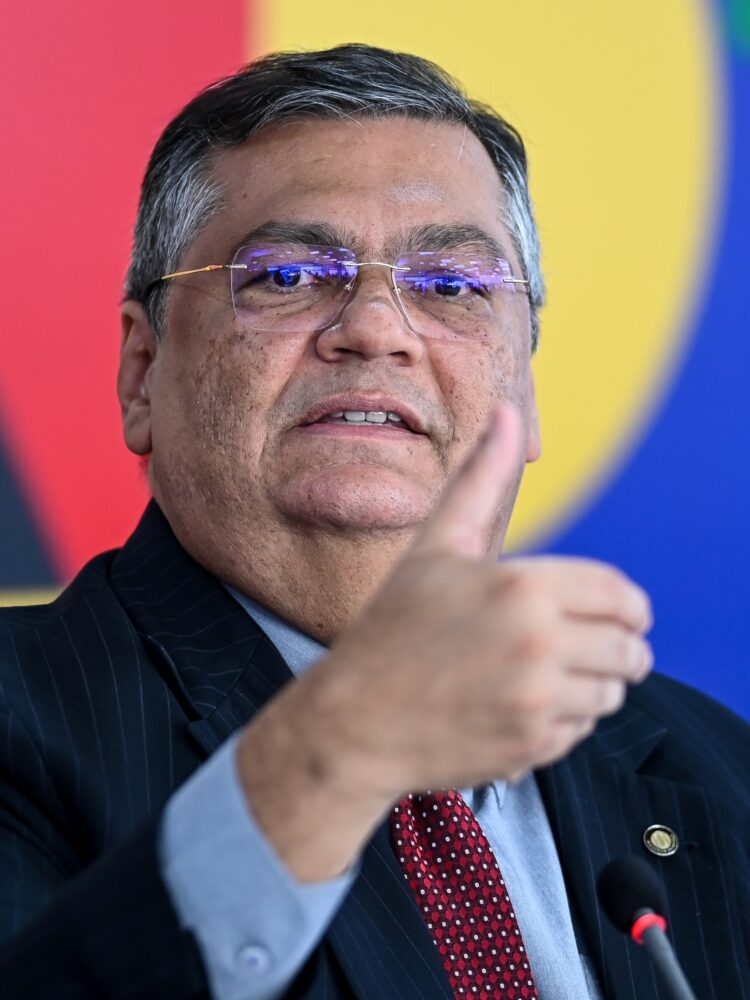 Dino decide que juiz punido não pode mais receber aposentadoria compulsória. Pena passa a ser perda do cargo