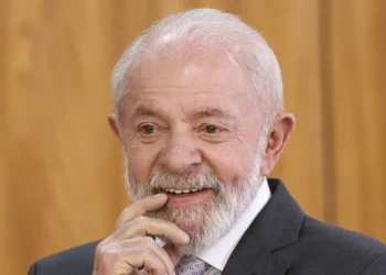 Lula promete reforçar combate ao crime organizado e à lavagem de dinheiro em acordo com a Bolívia