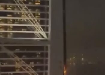 Drone atinge hotel Burj Al Arab em Dubai durante escalada de tensão no Oriente Médio