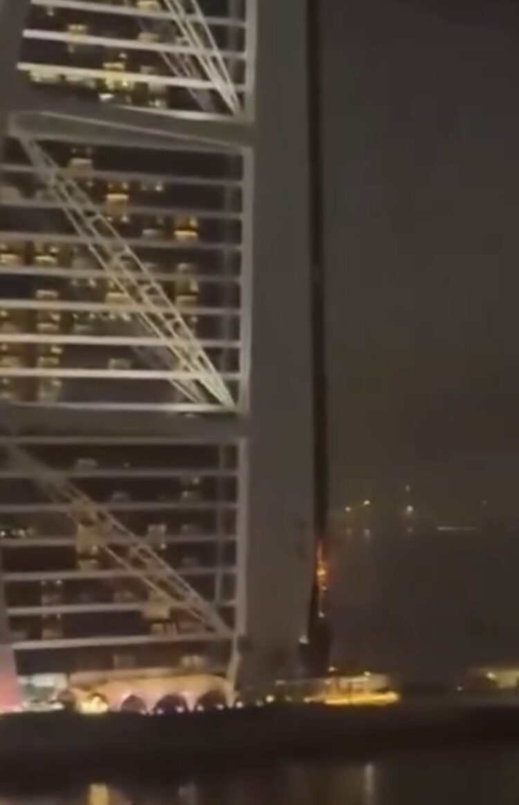 Drone atinge hotel Burj Al Arab em Dubai durante escalada de tensão no Oriente Médio