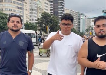Torcedor do remo pede pix nas redes após viajar pra vê o jogo em Copacabana e não ter dinheiro pra voltar