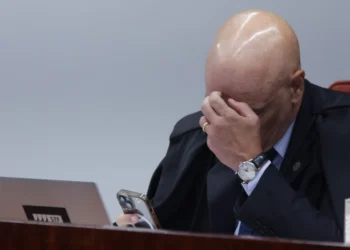 Mario Sabino: “Moraes nega Vorcaro três vezes antes de o galo cantar”