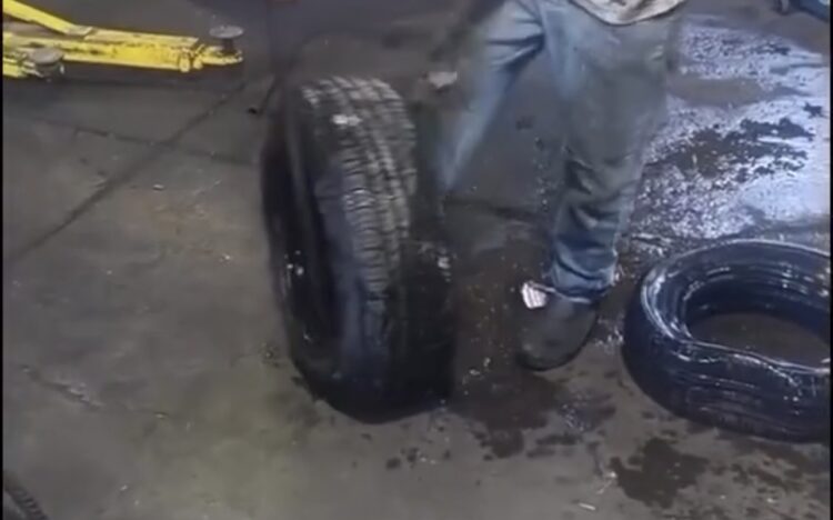 Contrabando de pneus do Paraguai chama atenção pela forma de transporte