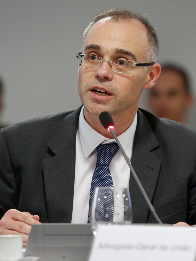 Mendonça nega envio de dados sobre morte de “sicário” investigada em prisão