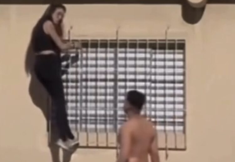 Mulher escala prédio para pichar e acaba agredida por morador