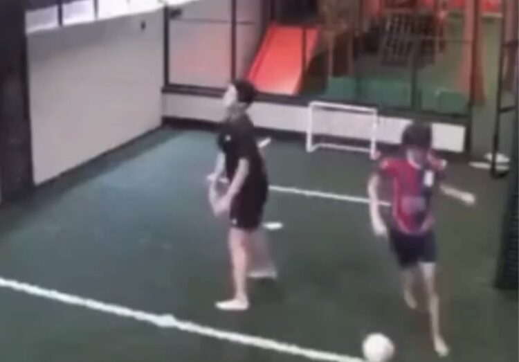 Criança sofre descarga elétrica em portão de condomínio em Maceió e é salva por amigo