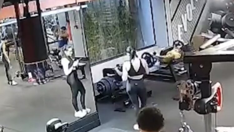 Acidente com 180 kg em academia deixa jovem com fraturas nos dois joelhos e causa desespero