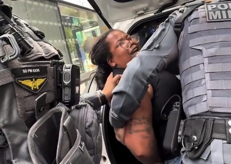 Diarista é imobilizada e algemada ao cobrar dívida de patrão na Paulista