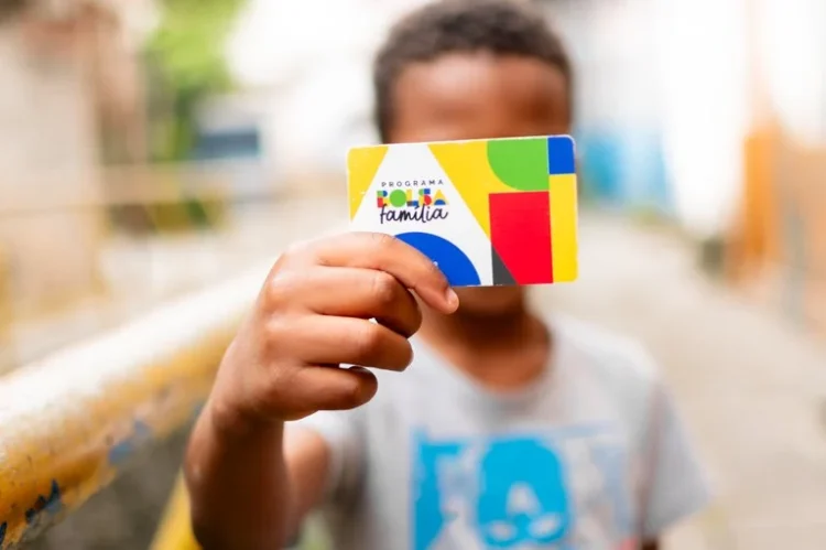 Bolsa Família cresce e governo já gasta mais de R$ 13 bilhões por mês