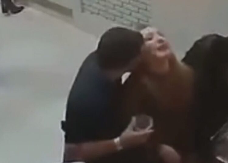 Homem morde e arranca parte da orelha da companheira durante festa no interior de SP