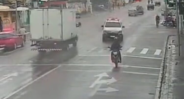 Fuga em alta velocidade termina com prisão de motociclista suspeito de tráfico