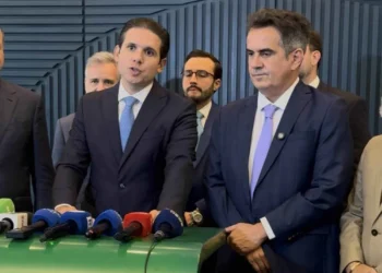 PF investiga entrada de malas sem fiscalização em voo com Motta, Ciro e empresário de bets