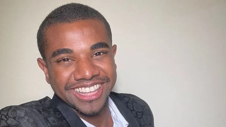 Davi Brito sofre câimbra após treino para luta e precisa de ajuda