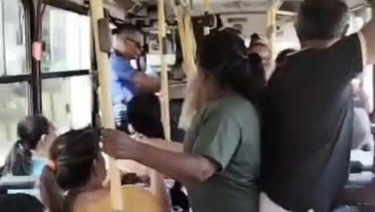 Discussão por assento prioritário em ônibus de Belém envolve idosa e criança autista