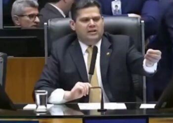 Parlamentar acusa Talíria Petrone no plenário de “tomar marido da colega”