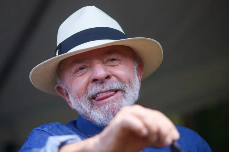 Em pronunciamento, Lula parabeniza trabalhadores e promete melhorar vida financeira das famílias