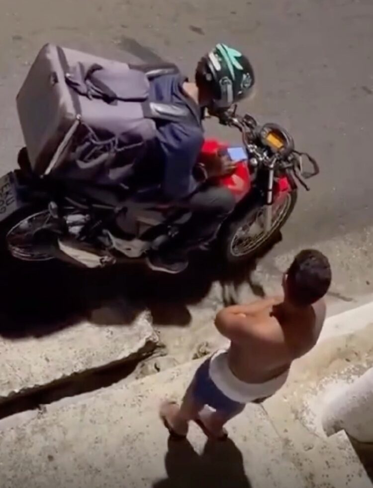 Após informar código de entrega, motoboy some com pedido de cliente, em São Paulo