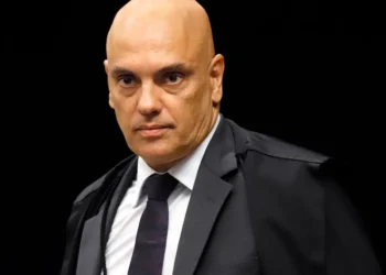 Moraes pode se tornar o primeiro ministro do STF a enfrentar pedido de impeachment