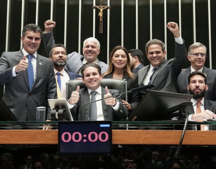 Foto de Joaquim Passarinho com cúpula do MDB acende rumores de aproximação com Helder Barbalho