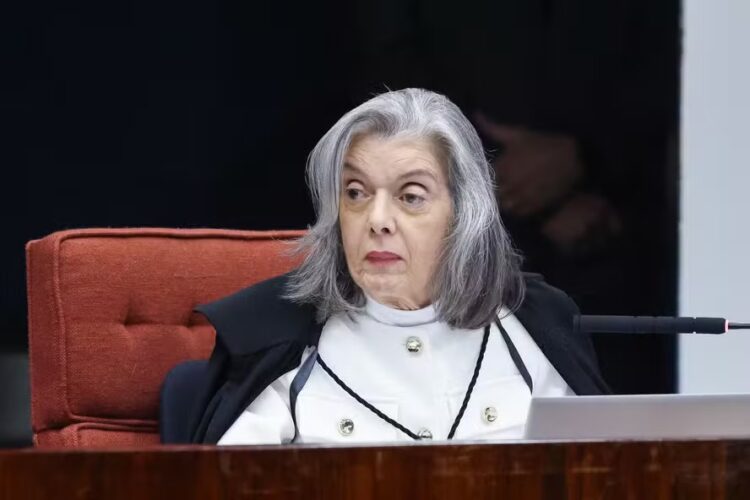 Cármen Lúcia diz que urnas eletrônicas “acabaram com fraudes eleitorais”