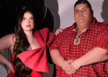 Após emagrecer 130 kg, Gordão da XJ mostra o corpo e namorada reage com ciúmes: ‘Para!’