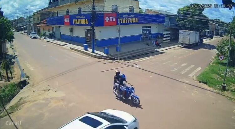 Câmeras registram colisão fatal que tirou a vida de jovem de 23 anos