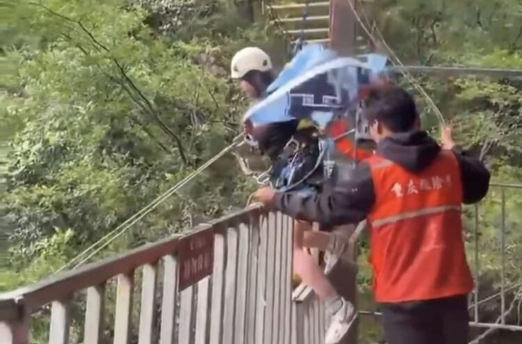 Adolescente cai 168 metros e morre após corda se soltar em tirolesa na China