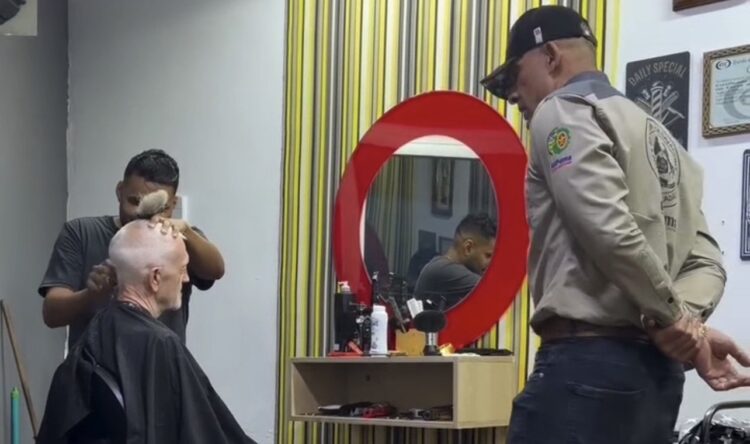 Veja o momento em que coronel prende barbeiro suspeito de abusar clientes