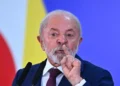Lula critica IA nas eleições: “Cara que mente na política deveria cair a língua dele”