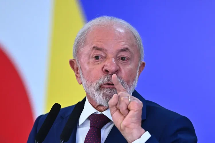 Lula critica IA nas eleições: “Cara que mente na política deveria cair a língua dele”