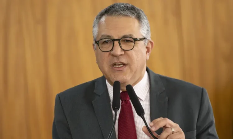Padilha diz que caso de cruzeiro “não tem menor risco” de disseminação no Brasil