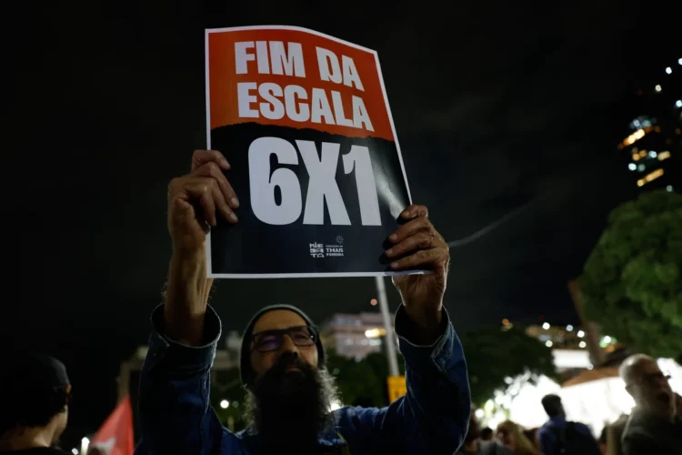 Pesquisa Quaest aponta que 68% dos brasileiros apoiam fim da escala 6×1