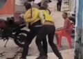 Mototaxistas são flagrados brigando no meio da rua na Cidade Velha