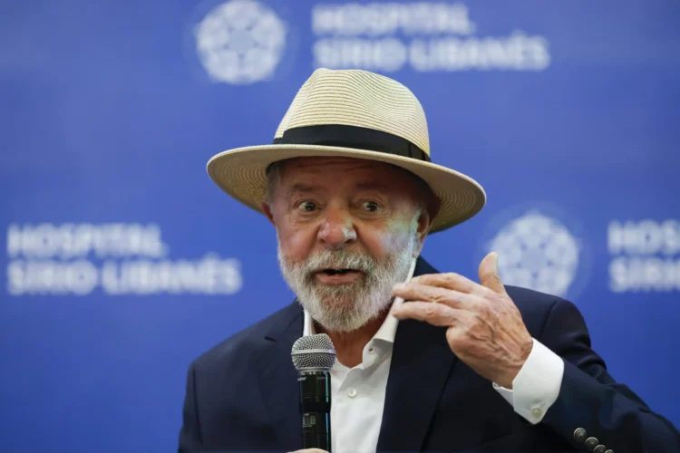 Lula diz sonhar em financiar “moto boa” para entregadores e motoristas de aplicativo